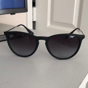 Ray Ban “Erika classic” sunglasses